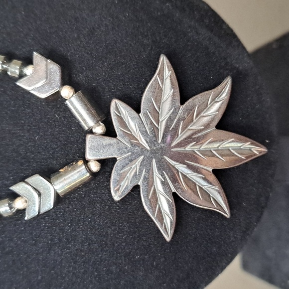 Hematite Weed Pot Leaf Necklace with Barrel Closure - Picture 5 of 9
